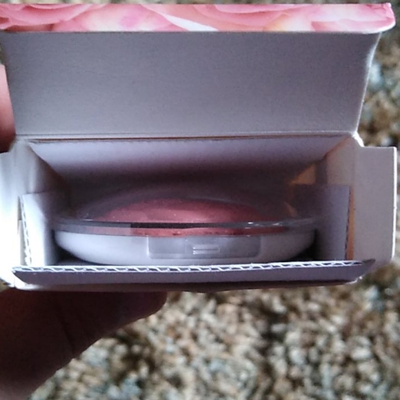 American Beauty Rose Powder Blush - Picture 4 of 5